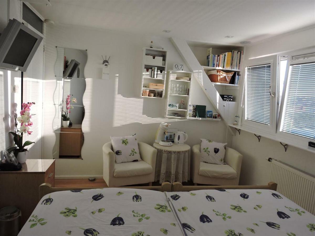 יוליאנאדורפ B&B 'Four Seasons' מראה חיצוני תמונה